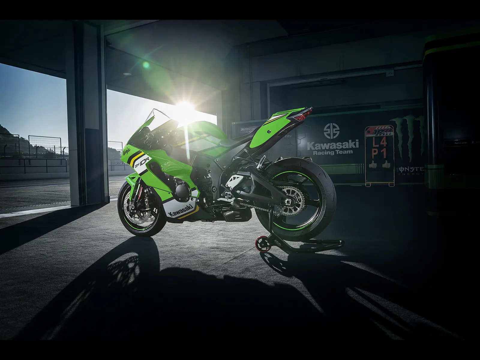 2025 Ninja ZX-10R lifestyle image