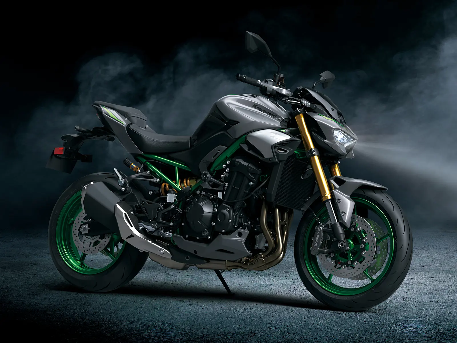 2025 Z900 SE lifestyle image