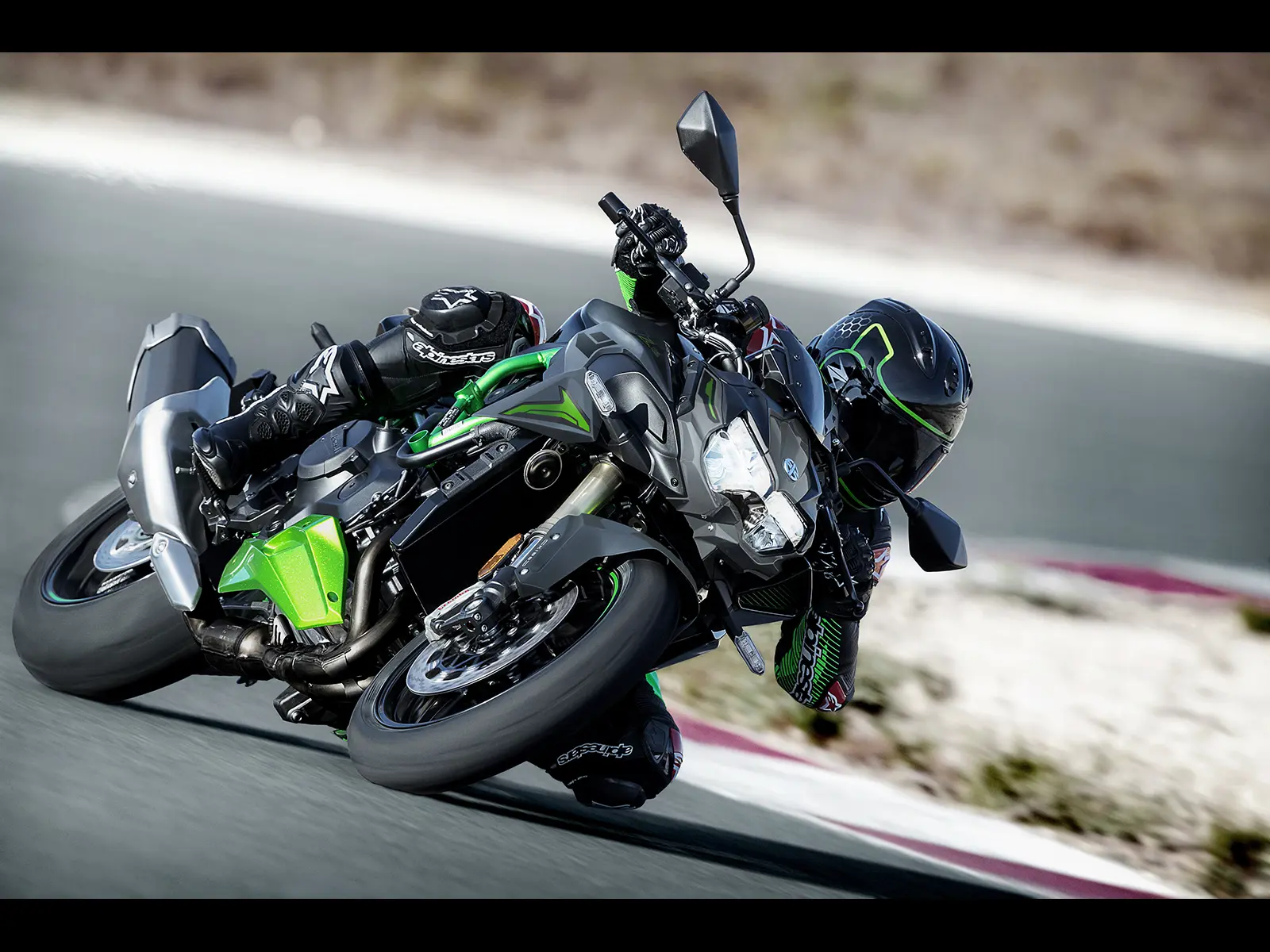 2025 Z H2 SE Performance lifestyle image