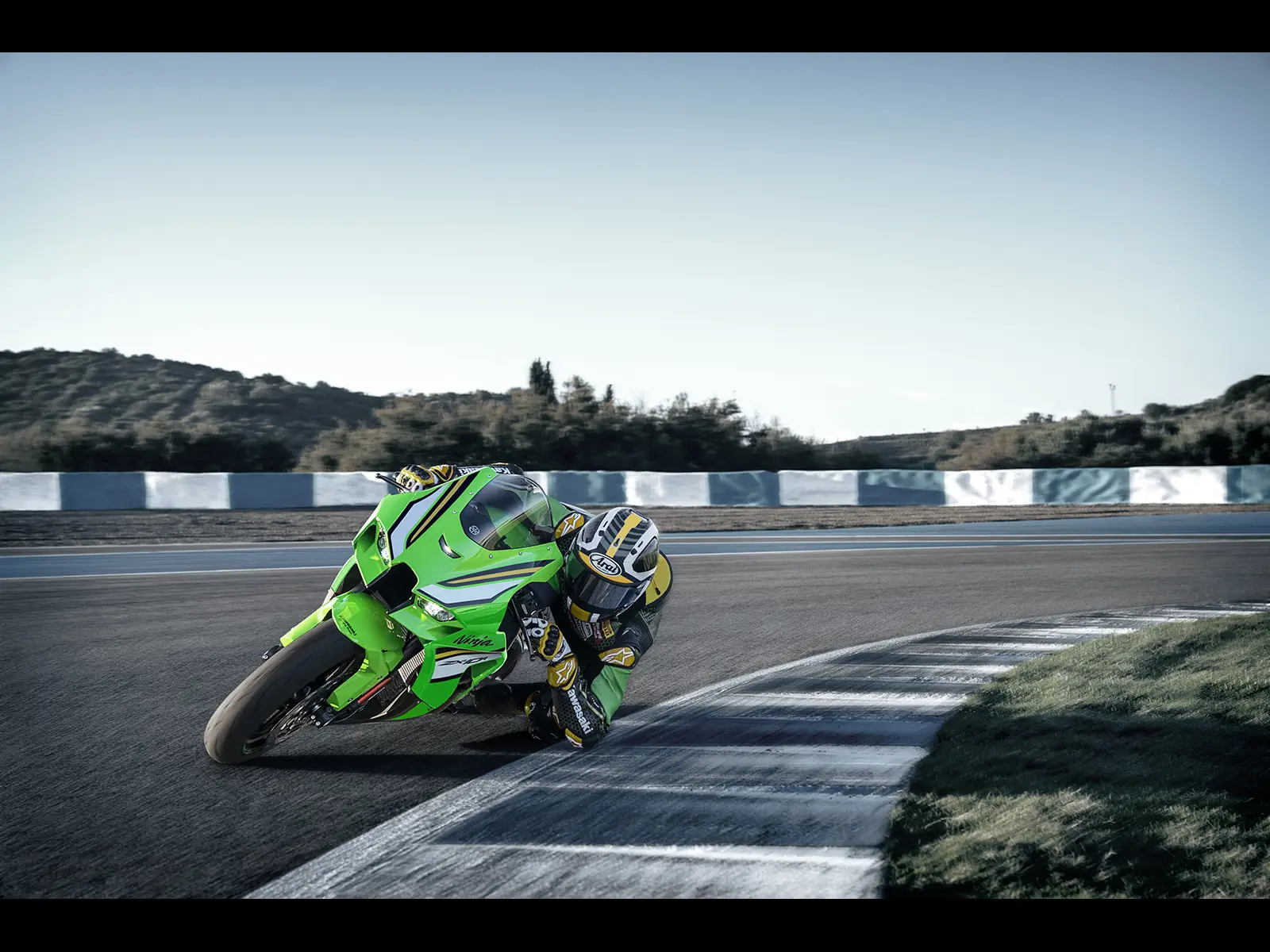 2025 Ninja ZX-10R Performance lifestyle image
