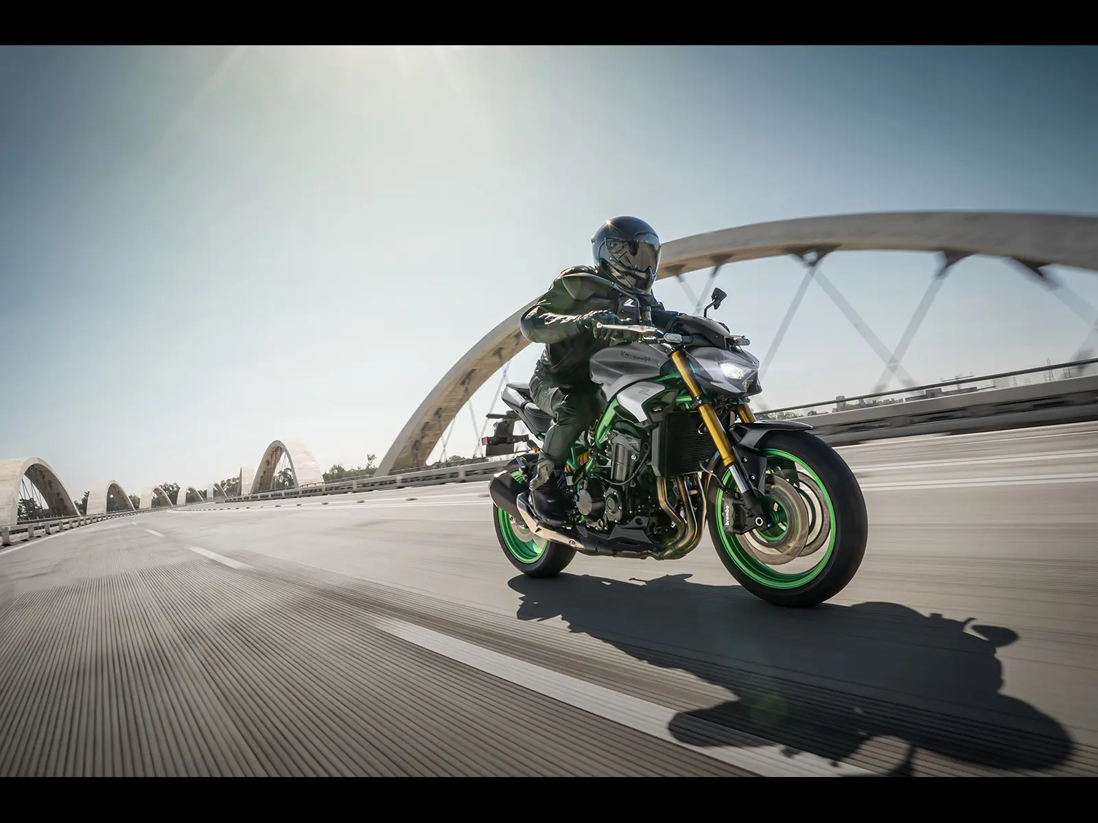 2026 Z900 SE lifestyle image