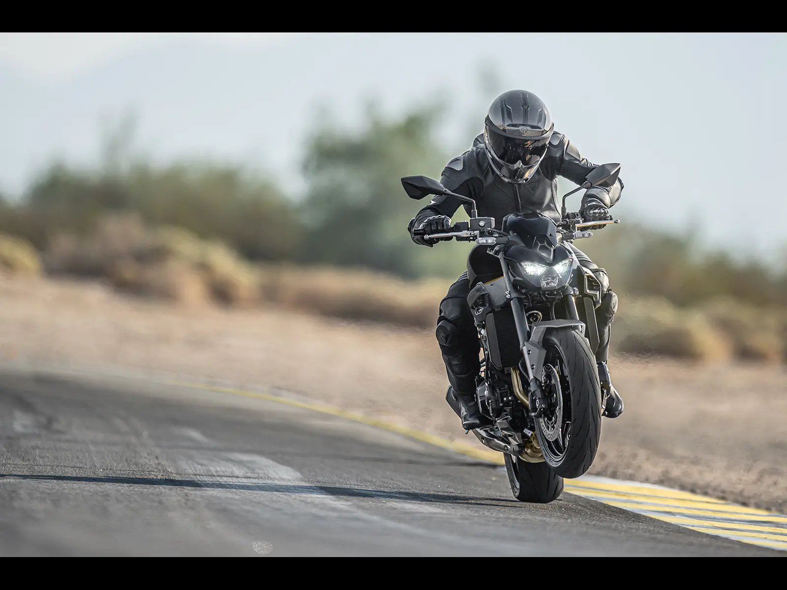 2026 Z900 lifestyle image