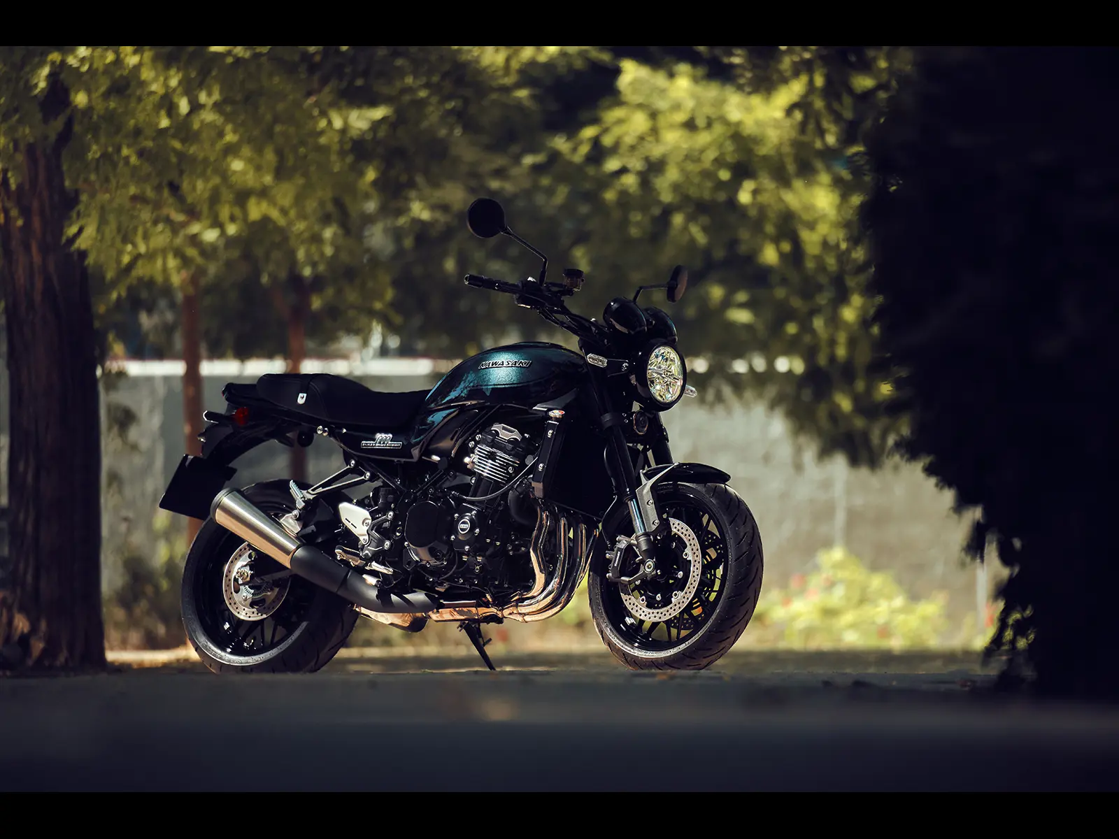 2026 Z900RS lifestyle image