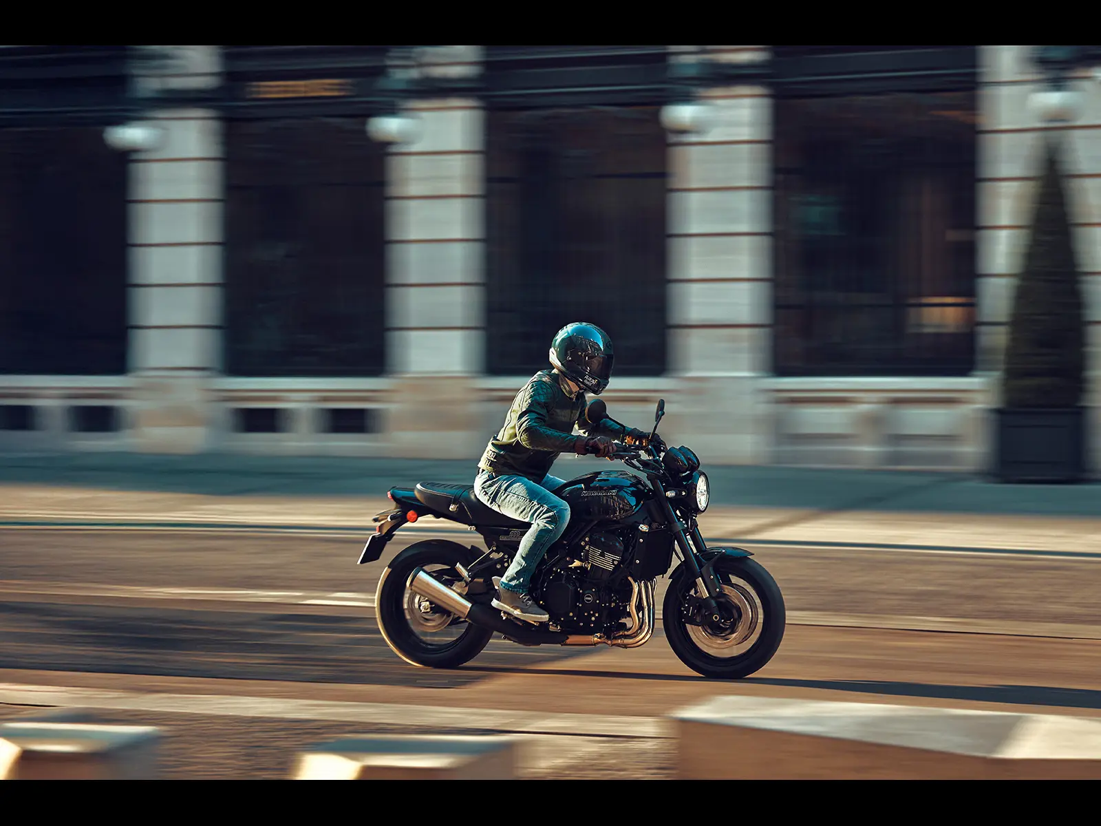 2026 Z900RS Black Ball Edition lifestyle image