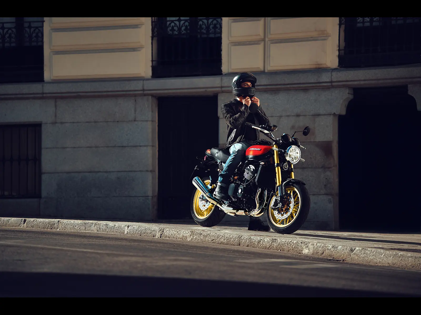 2026 Z900RS SE lifestyle image