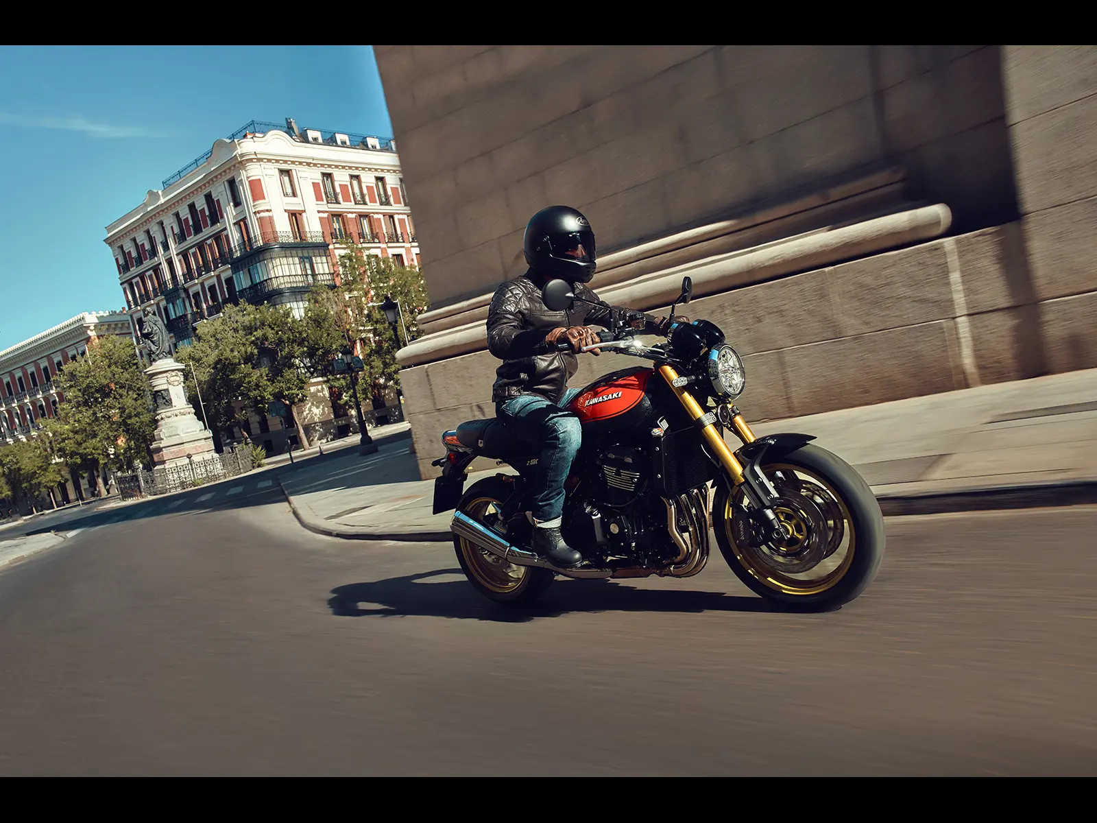 2026 Z900RS SE lifestyle image