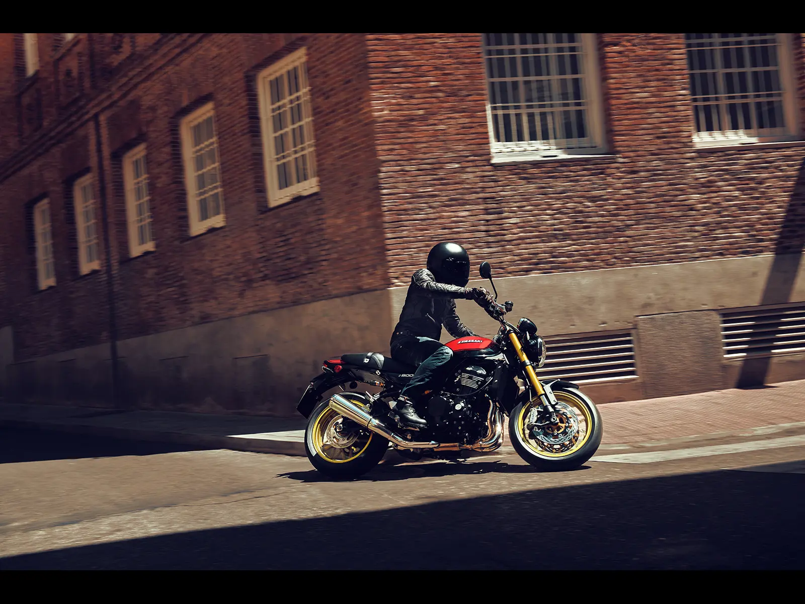 2026 Z900RS SE lifestyle image