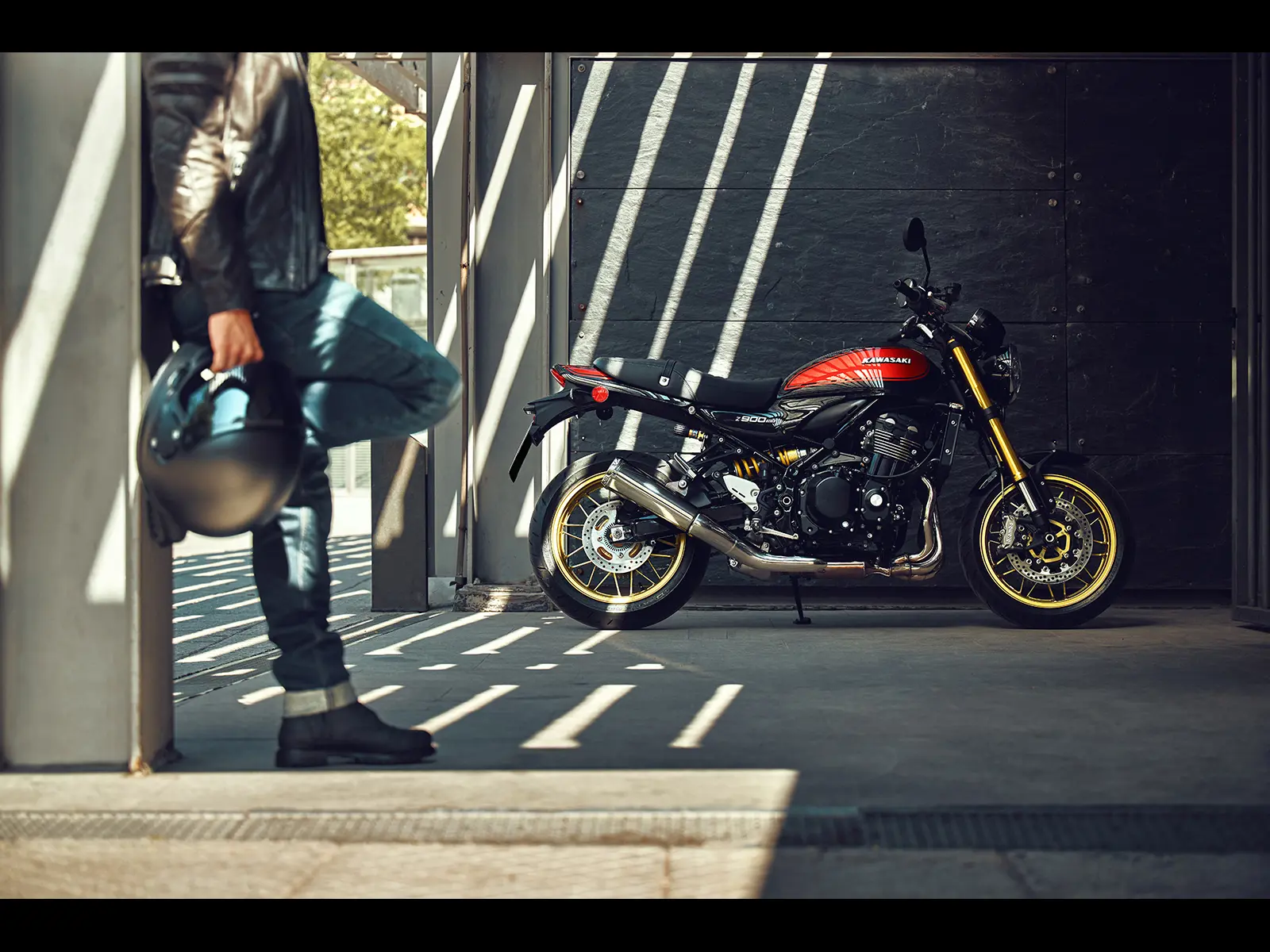 2026 Z900RS SE lifestyle image