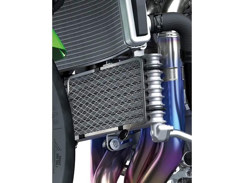 Powerful 998 cm3 Liquid-Cooled, 4-Stroke In-Line F