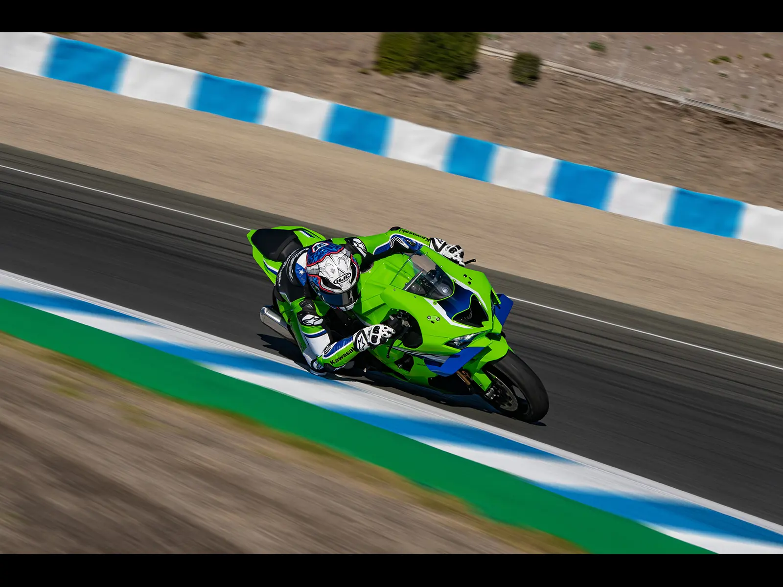 2026 Ninja ZX-10R Performance lifestyle image