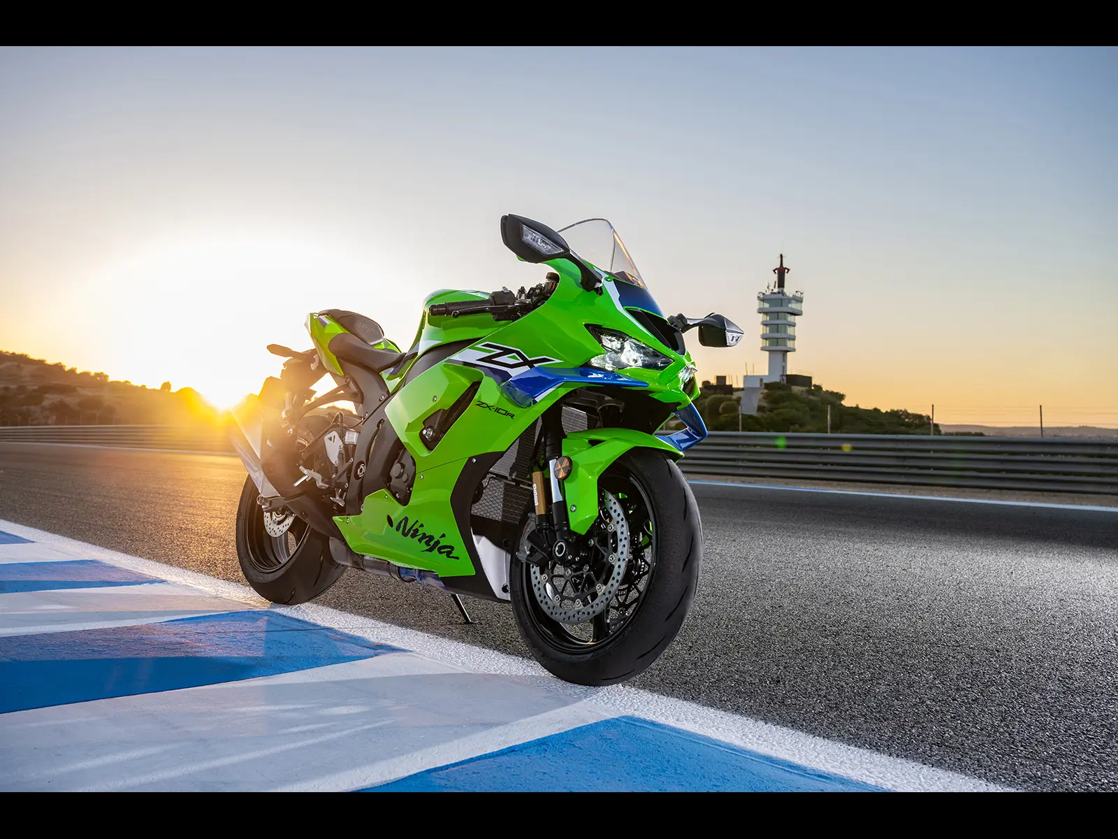 2026 Ninja ZX-10R Performance lifestyle image