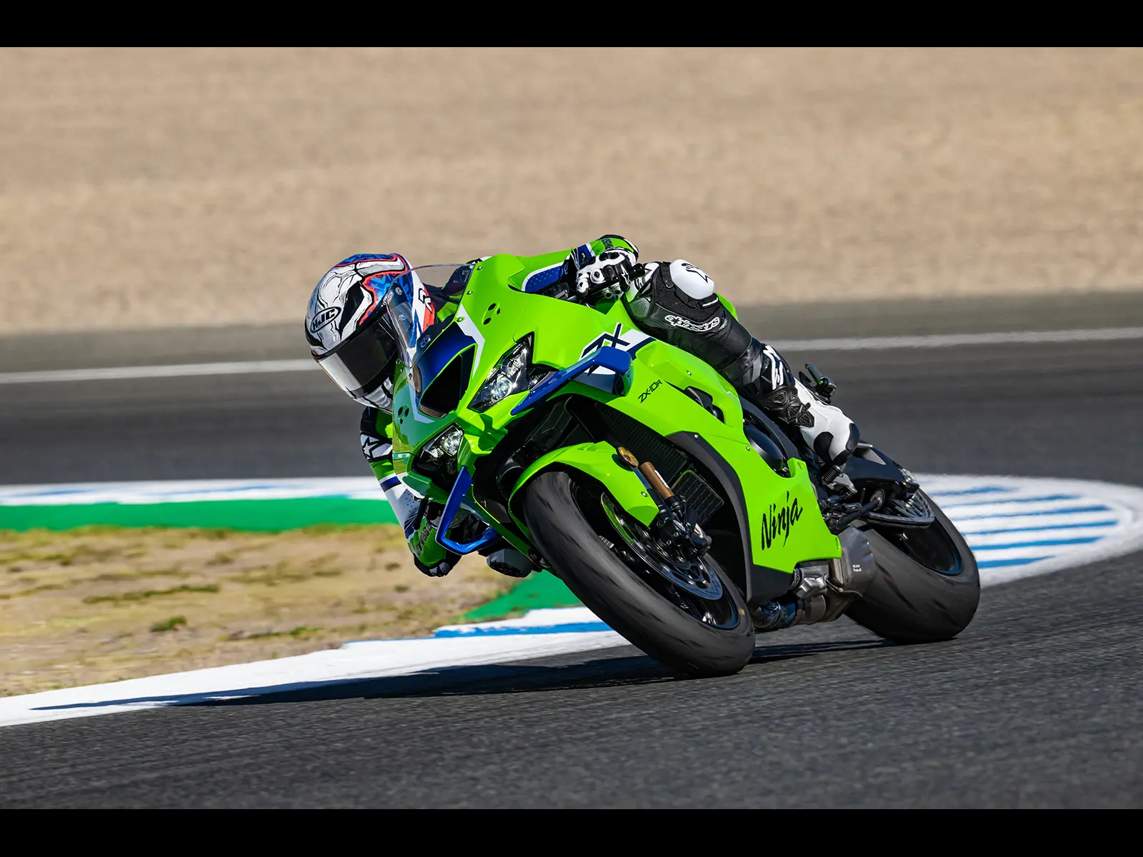 2026 Ninja ZX-10R Performance lifestyle image