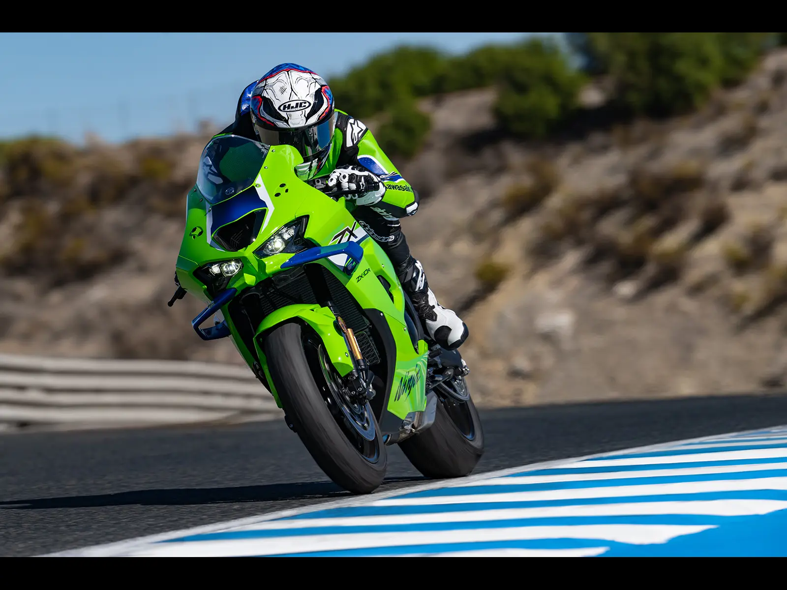 2026 Ninja ZX-10R Performance lifestyle image