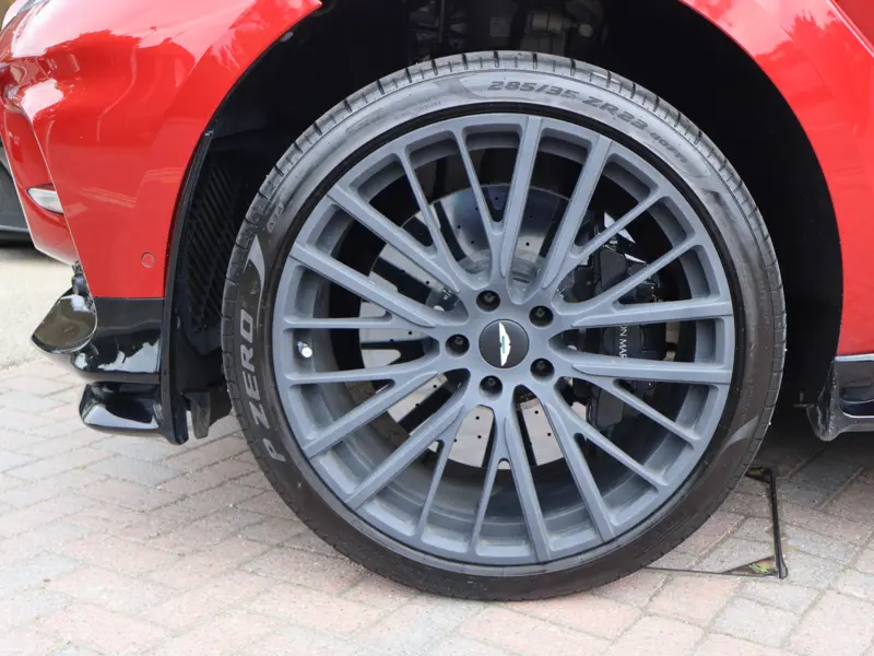 2023 Aston Martin DBX 4.0 V8 707