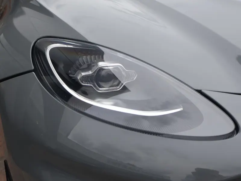 2023 Aston Martin DBX 4.0 V8 707