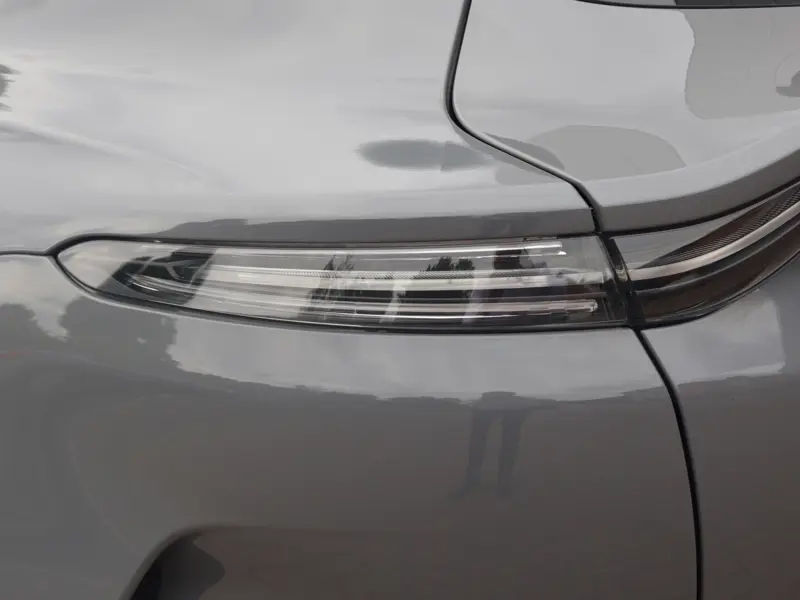 2023 Aston Martin DBX 4.0 V8 707