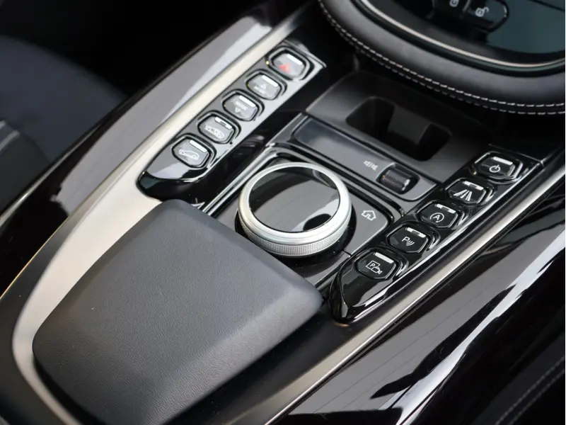 2024 Aston Martin DBX 4.0 V8