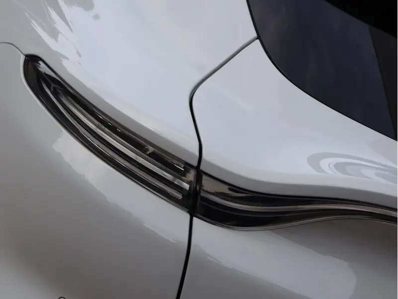 2024 Aston Martin DBX 4.0 V8