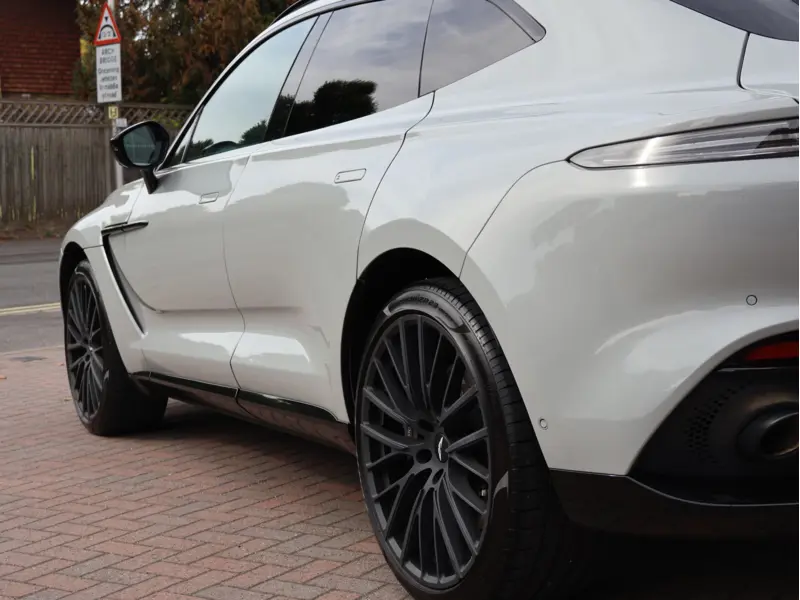 2024 Aston Martin DBX 4.0 V8