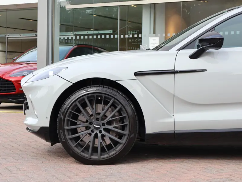 2024 Aston Martin DBX 4.0 V8