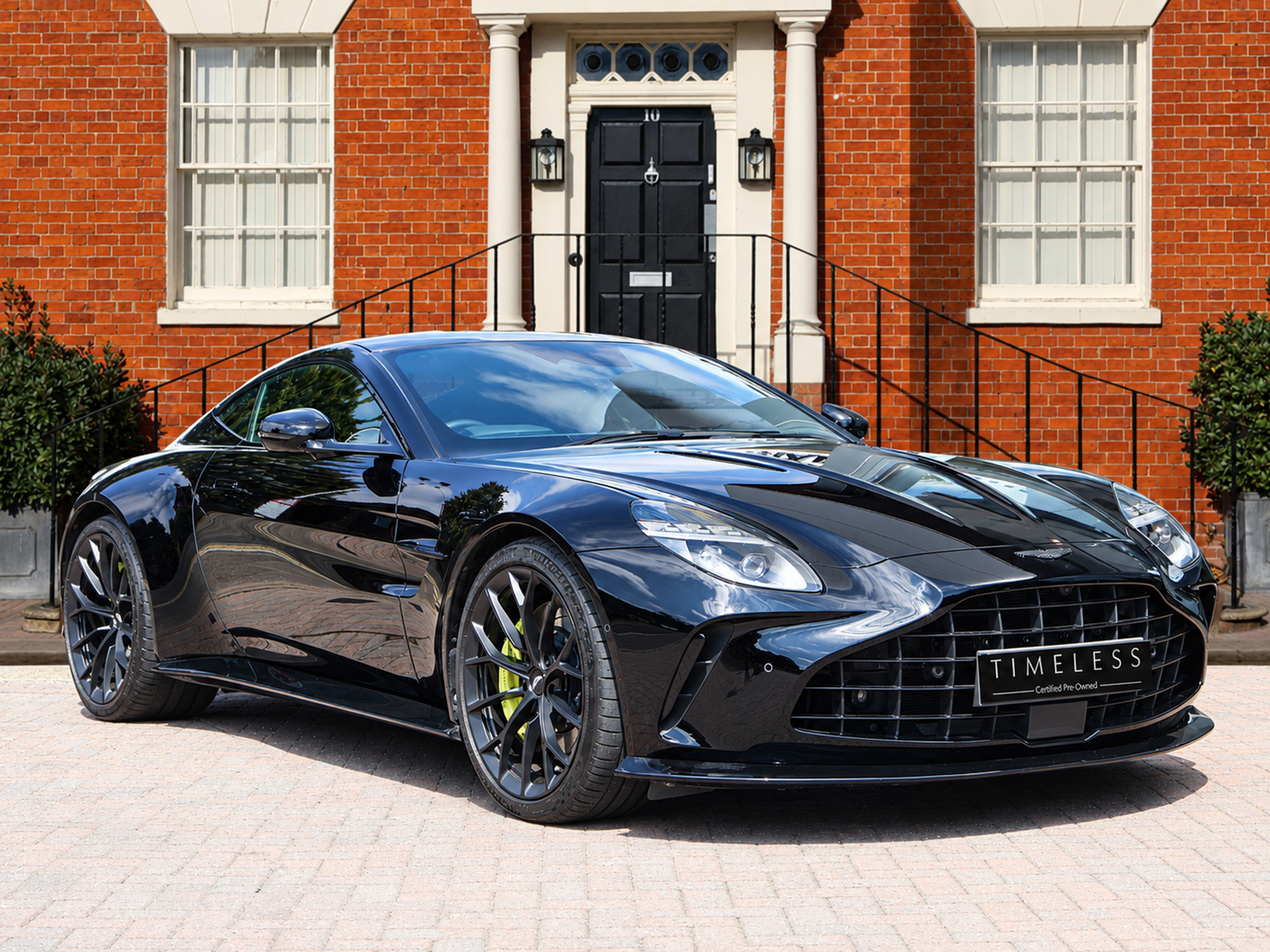 2024 Aston Martin Vantage 4.0 V8...