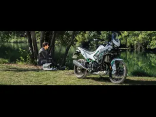 2027 KLE500 offering expands with Smartride