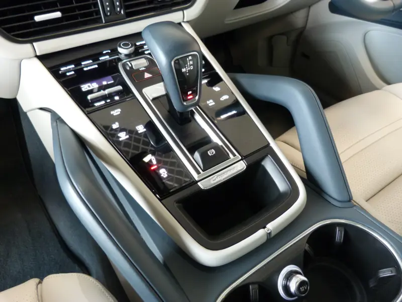 2023 Porsche Cayenne V6